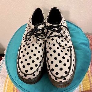 White black polka dot Tuks size US M 6